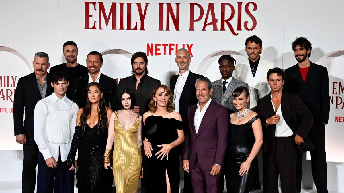 Muere Diego Borella, asistente de dirección de 'Emily in Paris', en plena sesión de rodaje en Venecia