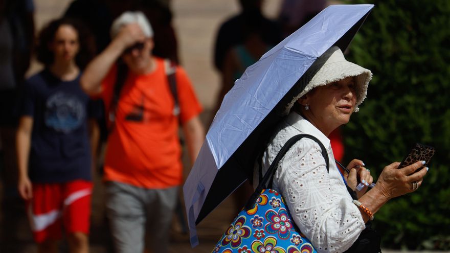 Aemet emite 'avisos rojos' por temperaturas "muy elevadas" en Canarias este fin de semana