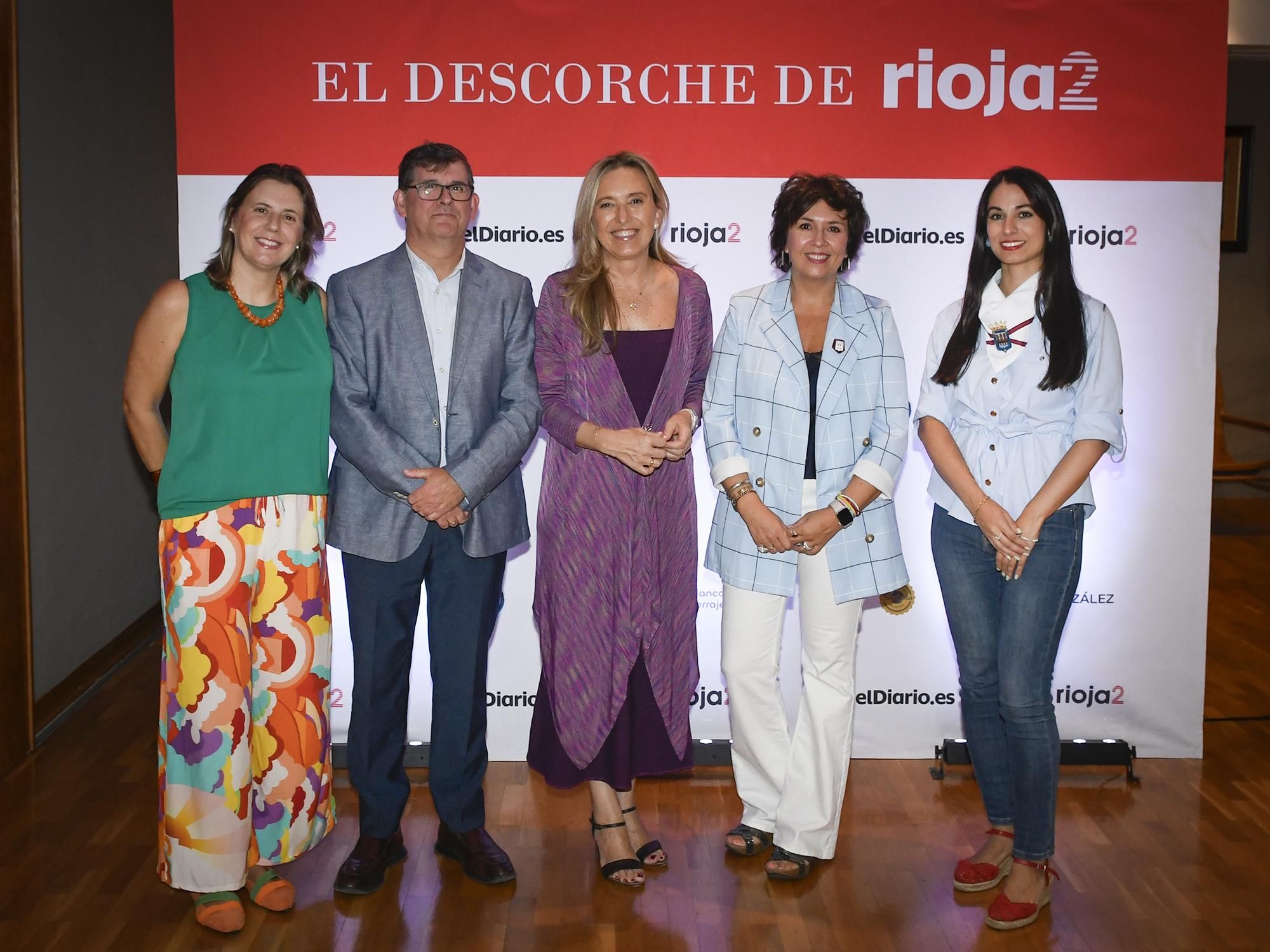 La consejera Belinda León y su equipo