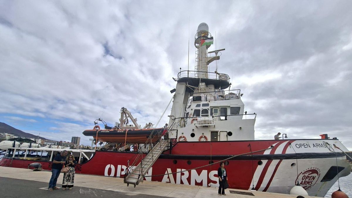 El buque Open Arms en Las Palmas de Gran Canaria, este lunes.