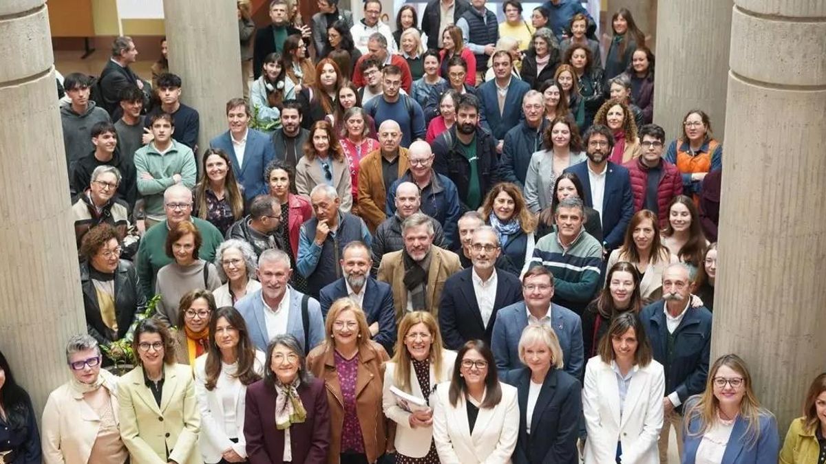 La candidata a rectora de la UMU acompañada de su equipo durante la presentación de su programa.