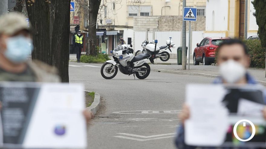 Vecinos de moreras cortan el tráfico