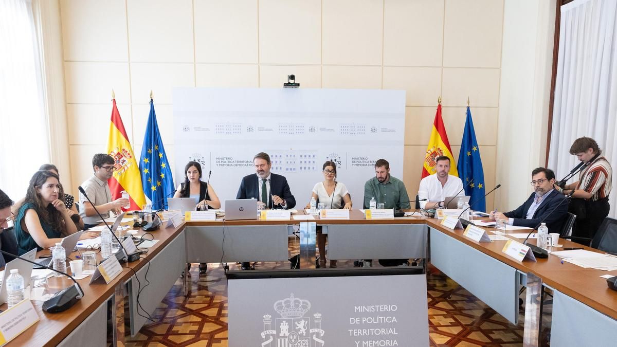La ministra de Juventud e Infancia, Sira Rego (c), preside la reunión de la Conferencia Sectorial de Infancia y Adolescencia, en el Ministerio de Política Territorial