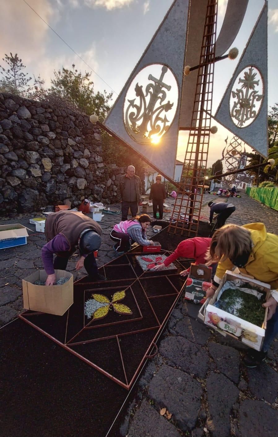 Elaboración de las alfombras de Villa de Mazo.