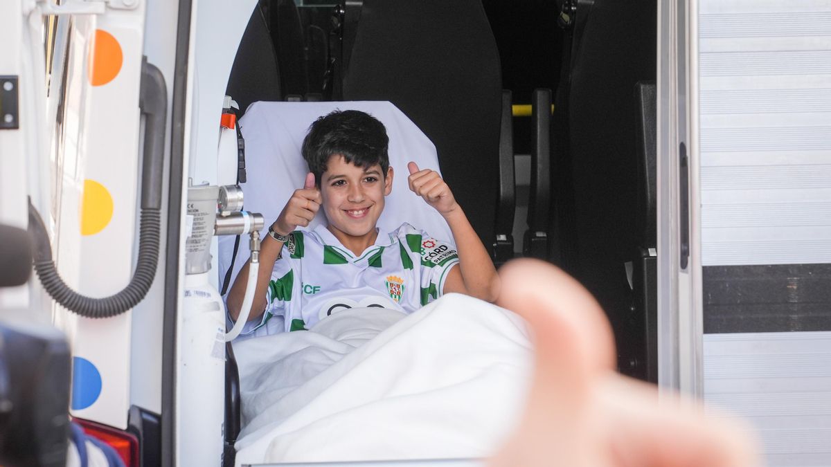 El hijo de Fidel saliendo del Hospital Reina Sofía