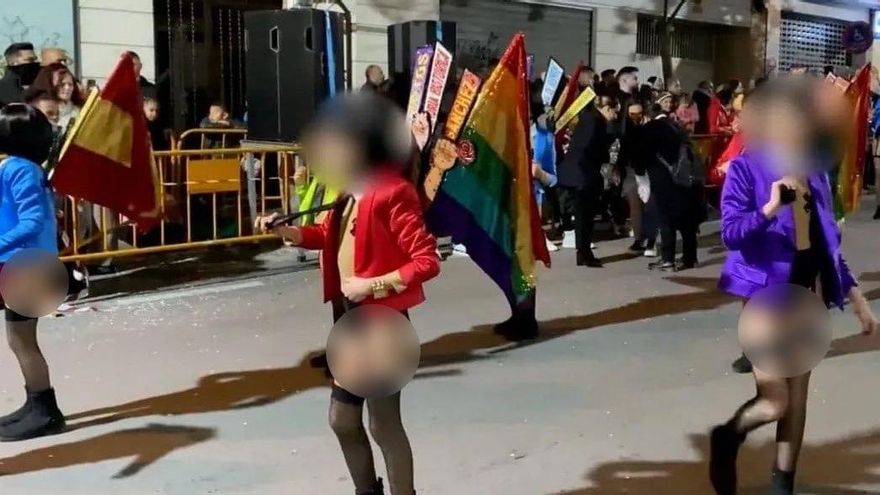 El Ayuntamiento del PP en Torrevieja defiende a una polémica comparsa del carnaval formada por niñas en lencería