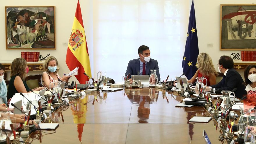 El presidente del Gobierno, Pedro Sánchez, preside el primer Consejo de Ministros tras el parón estival, a 24 de agosto de 2021, en Madrid, (España).