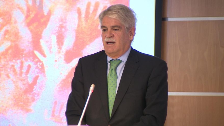 Dastis afirma en la CNN que los agentes desplegados para evitar el referéndum "no eran policías antidisturbios"