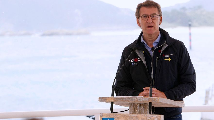 Alberto Núñez Feijóo anuncia que la Xunta revisará la retirada de las mascarillas avanzada por Pedro Sánchez