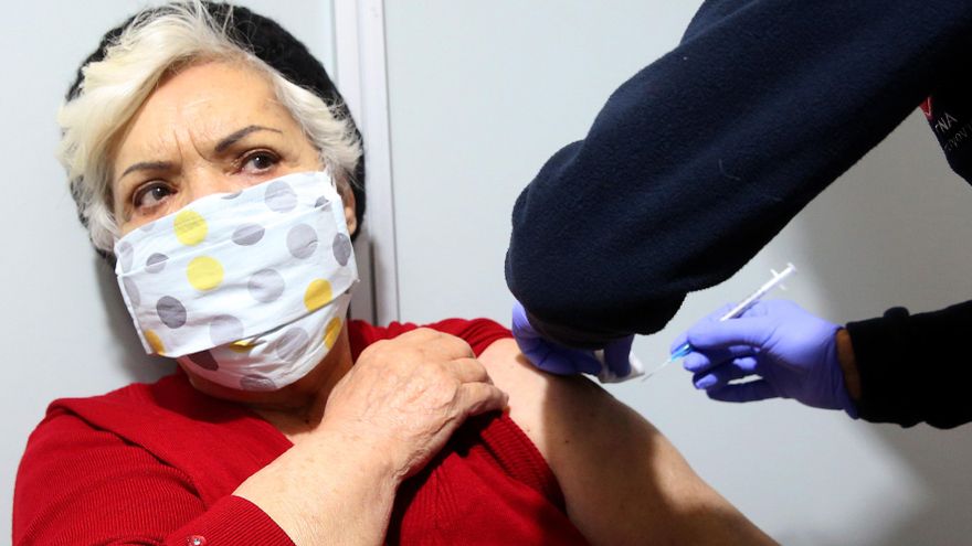 Grecia ofrece incentivos a médicos y farmacias para animar a vacunarse EFE/EPA/ORESTIS PANAGIOTOU/Archivo