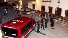 Operativo de la Policía Foral en Cáseda tras el triple crimen.