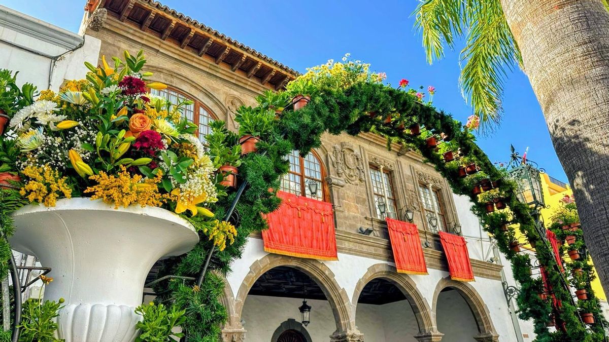 El Ayuntamiento  de Santa Cruz de La Palma ha publicado un bando con el que invita a vecinas y vecinos del municipio a decorar y ornamentar la fachada de sus inmuebles y viviendas a través de la histórica iniciativa  Civitatem Decorare'.
