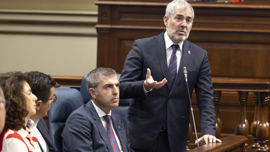 Clavijo considera que los Presupuestos de Canarias para 2025 son los "más sociales", pero para el PSOE son "un gran timo"