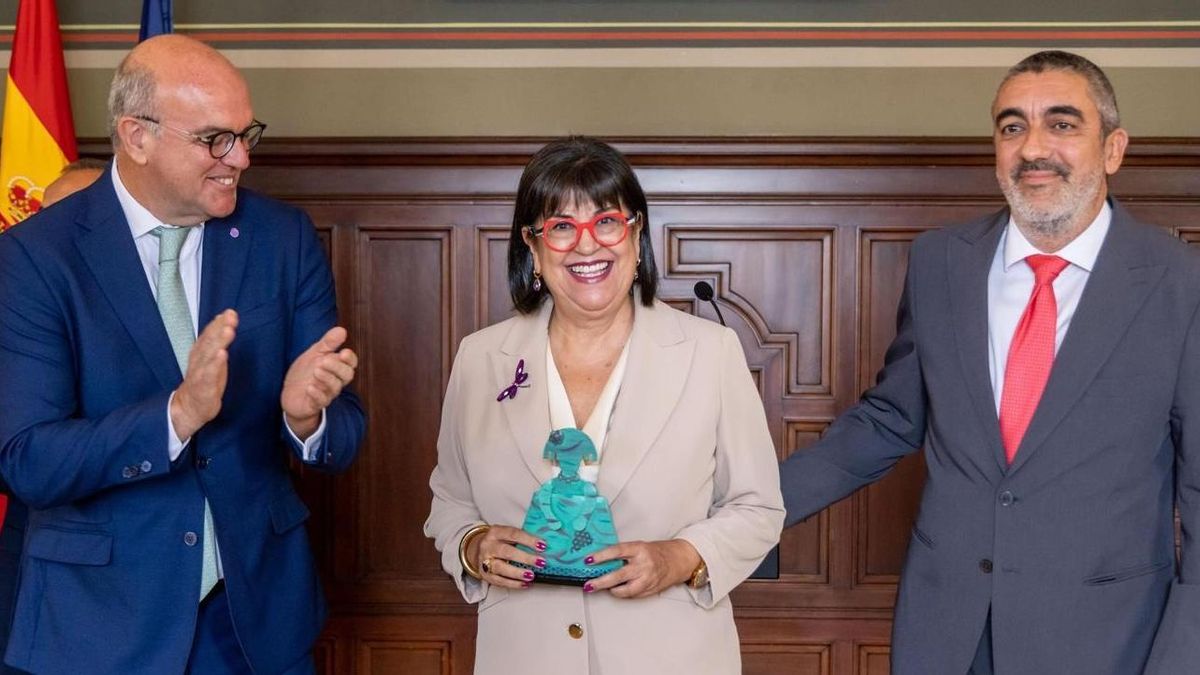 La abogada palmera Nieves Cruz Pérez recibe el Premio Menina