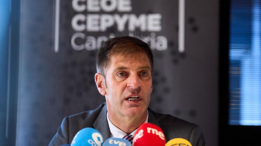 El presidente de CEOE-Cepyme Cantabria, Enrique Conde, hace balance de la legislatura y explica las peticiones de los empresarios a los partidos políticos para los próximos cuatro años.
