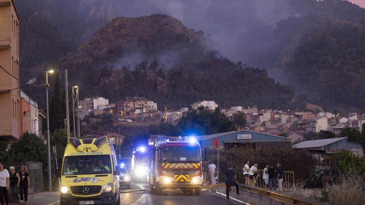 El incendio junto a Murcia arrasa con 110 hectáreas y la UME despliega 170 efectivos