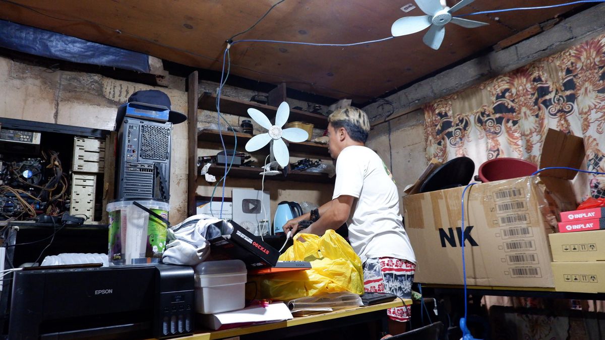DJ Love, en su zona de trabajo.