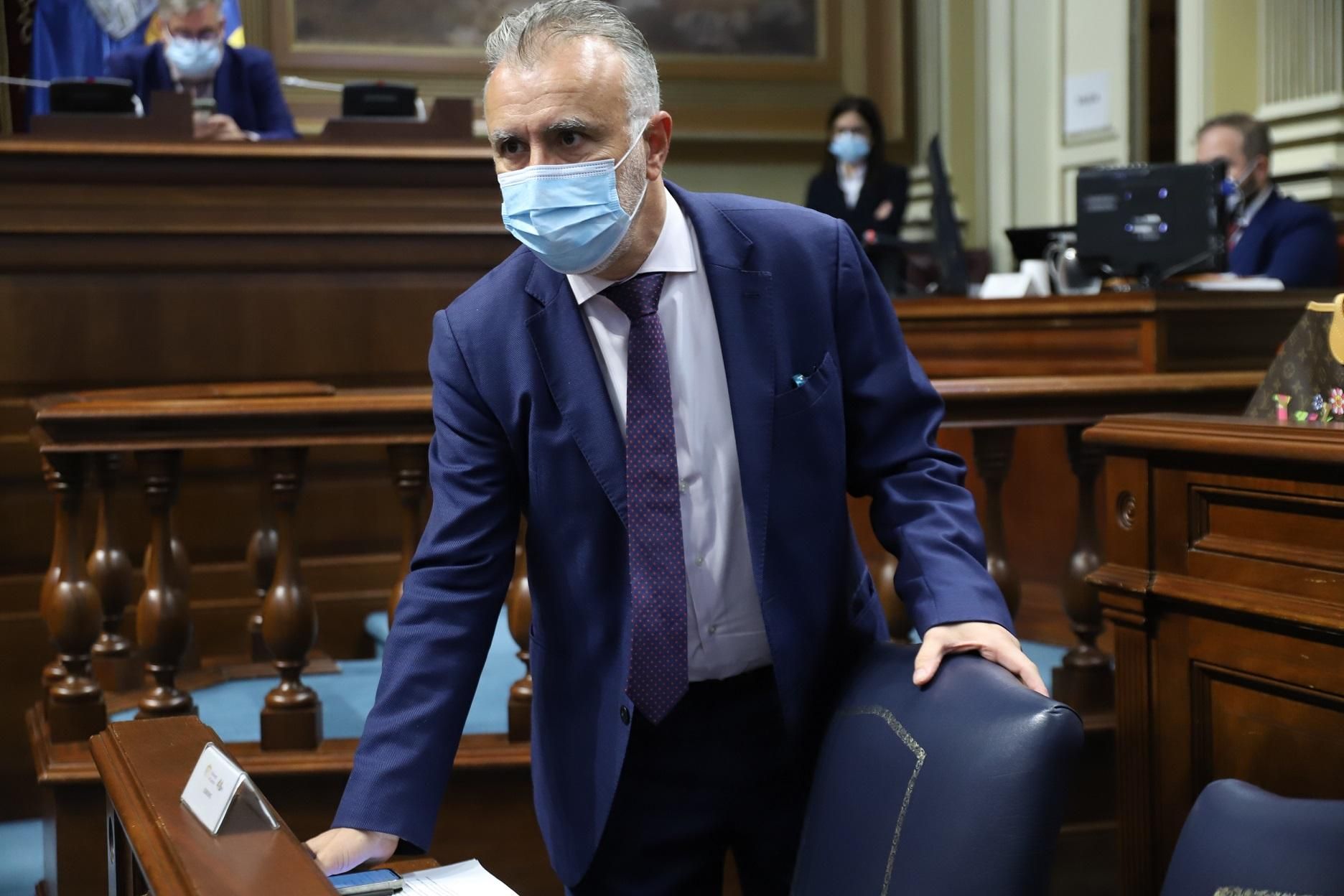 Ángel Víctor Torres en el Parlamento.