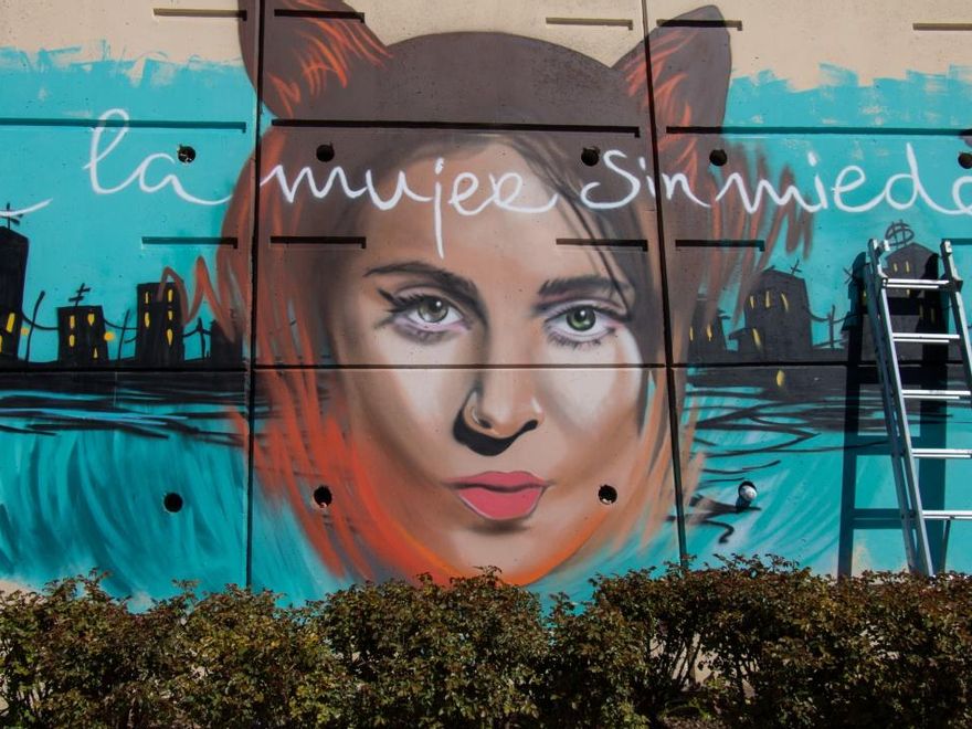 Un graffitis en homenaje a Gata Cattana.