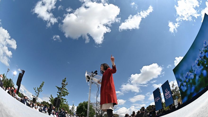 Tezanos arremete contra Ayuso y su apoyo electoral en las tabernas