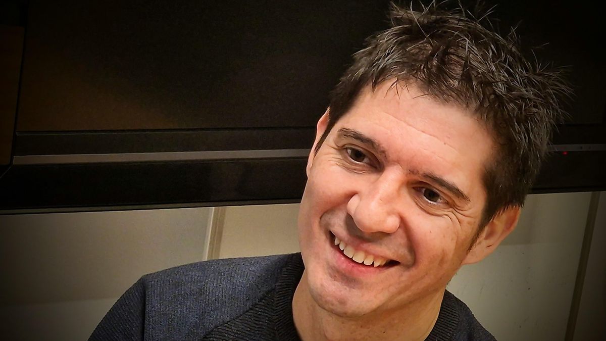 Paco Cerdà, autor de 'Presentes' durante la entrevista con elDiario.es.