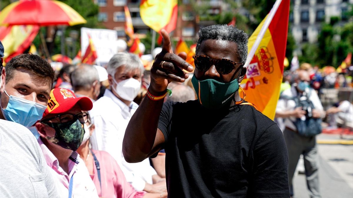 Podemos reclama al Congreso que impida la entrada al agitador de extrema  derecha Bertrand Ndongo