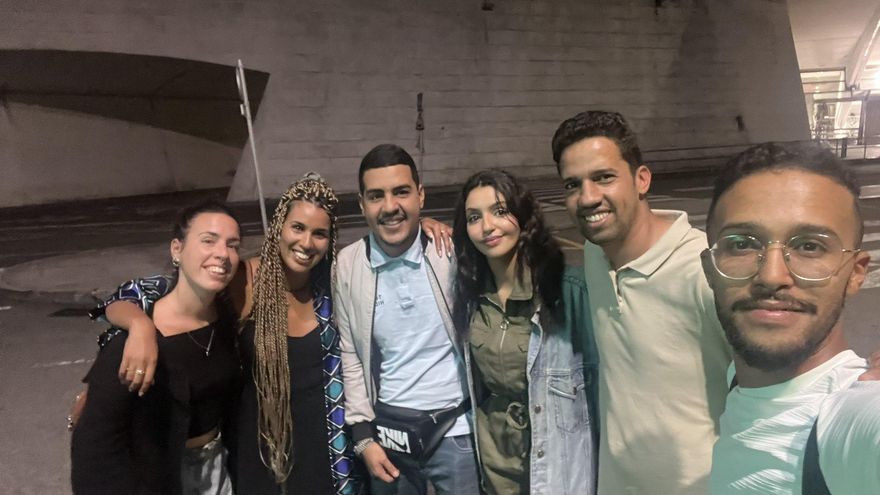 Queda libre el activista saharaui retenido en el aeropuerto de Bilbao a la espera de la protección internacional