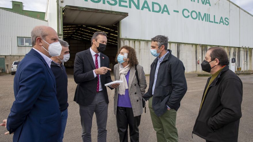 El consejero de Desarrollo Rural, Ganadería, Pesca, Alimentación y Medio Ambiente, Guillermo Blanco, asiste a la entrega de los Premios SIGFITO 2021 a la cooperativa Ruiseñada Comillas