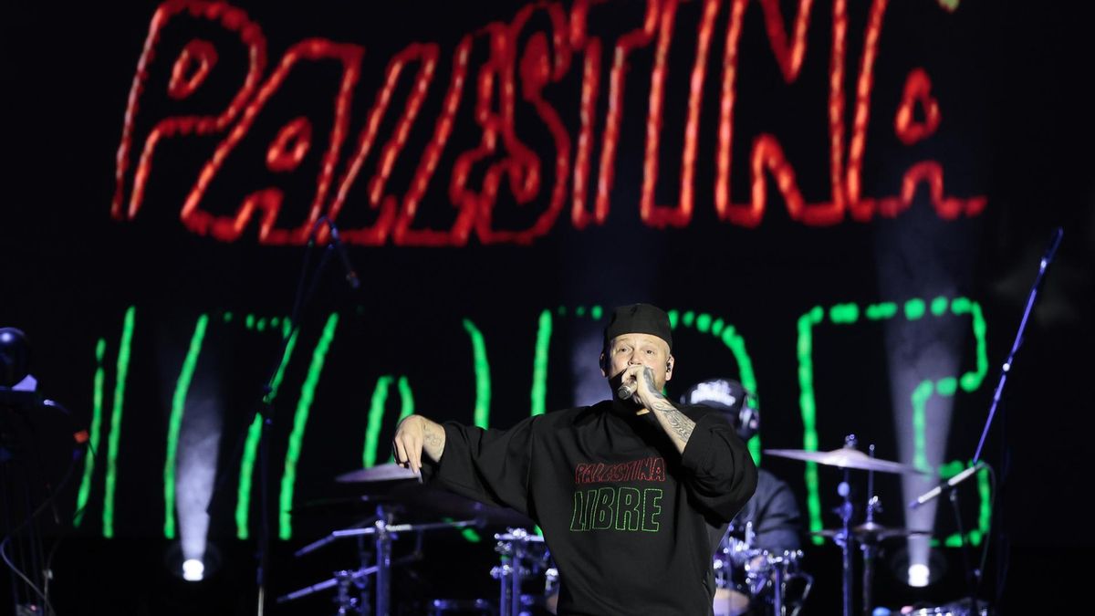 Residente sube al escenario a una familia de Gaza en México y el público responde con un grito unánime: "Palestina libre"