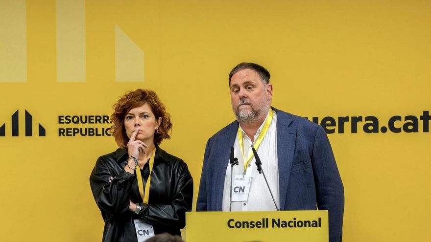 El presidente de ERC, Oriol Junqueras, junto a la secretaria general del partido, Elisenda Alamany