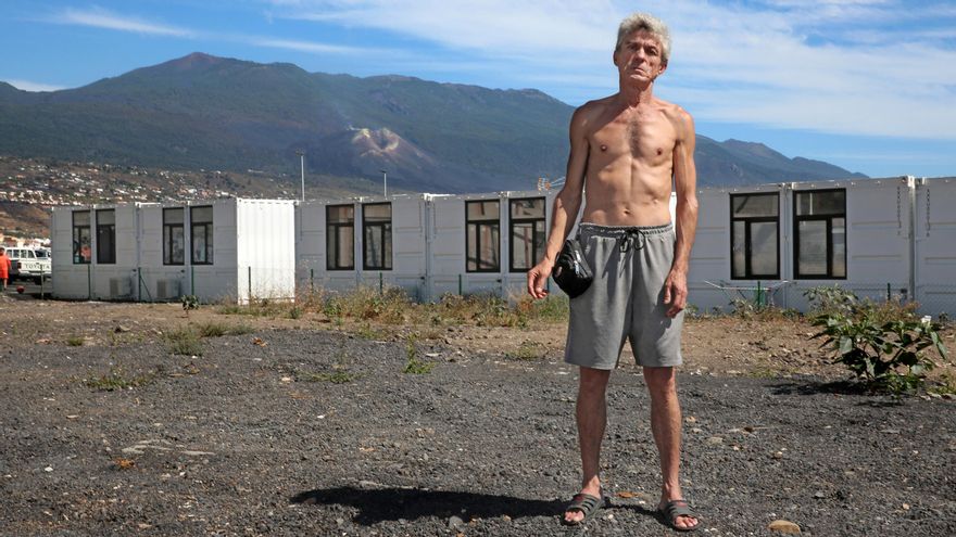 Víctor perdió su casa por el volcán. Ahora vive en una caravana en Los Llanos de Aridane