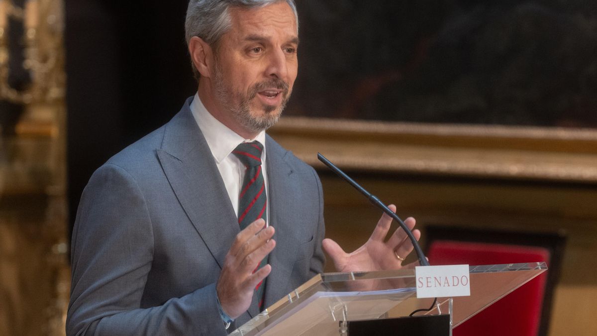 Archivo - El diputado del PP Juan Bravo durante una rueda de prensa, en el Senado, a 4 de diciembre de 2024, en Madrid (España).