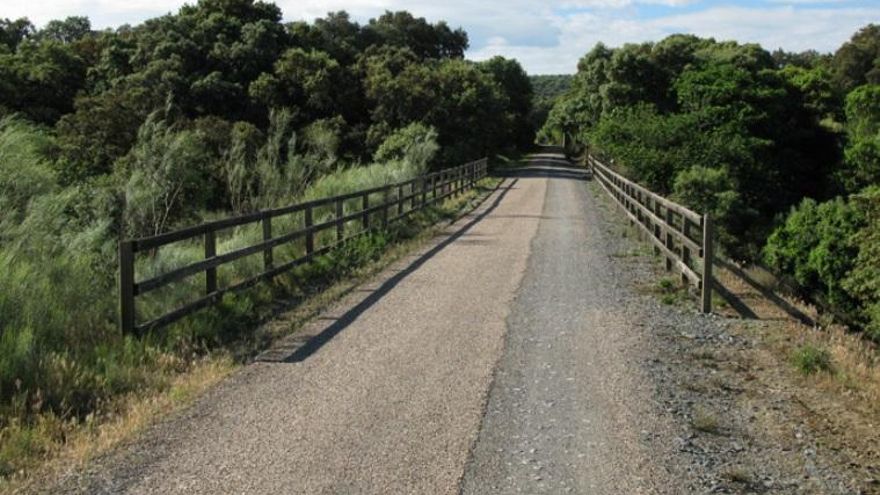 Antiguo trazado del Ferrocarril Talavera de la Reina a Villanueva de la Serena que no llegó a terminarse y hoy es una Vía Verde