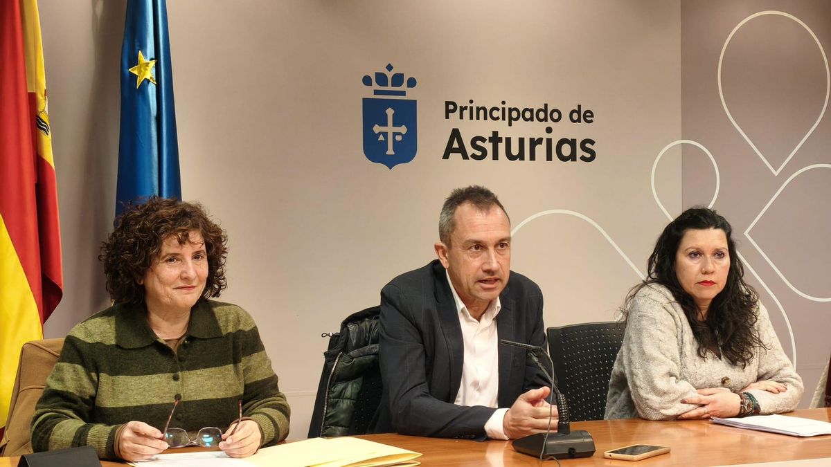 De izquierda a derecha, Beatriz González, Ovidio Zapico y Nuria Rodríguez.