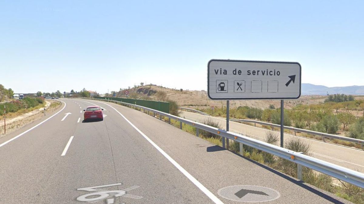 La señalización en las autovías indican la presencia de áreas o estaciones de servicio