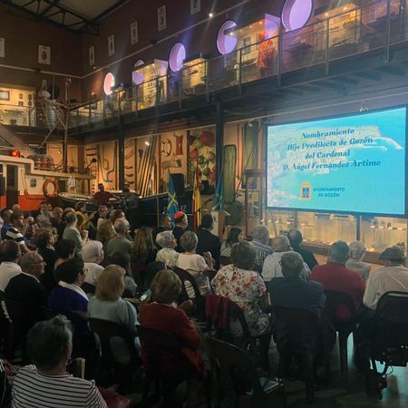 Numeroso público asistió al acto de nombramiento del cardenal Ángel Fernández Artime como Hijo Predilecto de Gozón.