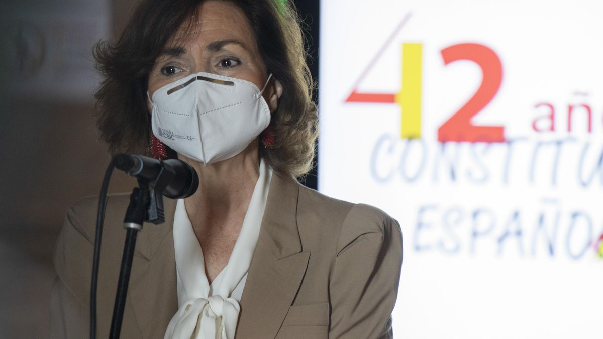 La vicepresidenta primera del Gobierno, ministra de la Presidencia, Relaciones con las Cortes y Memoria Democrática, Carmen Calvo (c).
