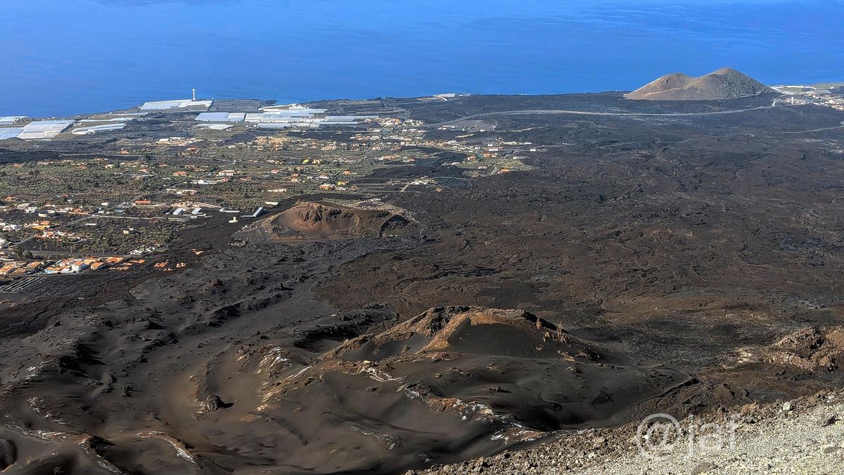 Volcán Tajogaite  y el campo de lava en el Valle de Aridane.