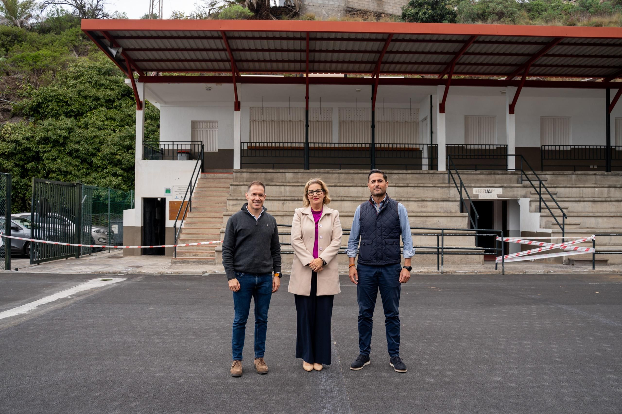 Transición Ecológica y Ayuntamiento de Tijarafe dotan al campo de fútbol municipal de mayor eficiencia energética.