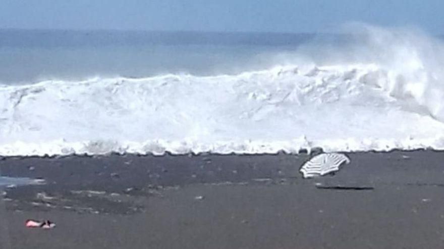 Aviso de riesgo por  fuerte oleaje y viento en La Palma este domingo y lunes