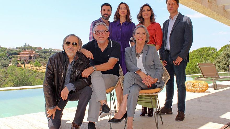 Los actores de 'El nudo' junto al director Jordi Frades