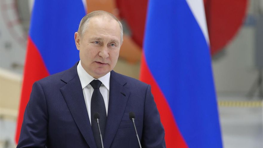 El presidente de Rusia, Vladímir Putin, da un discurso durante su visita a las afueras de Tsiolkovsky