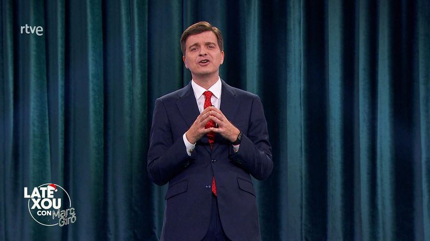 Marc Giró llegó a 'Late Xou' con su extraña 'familia' y el discurso franquista de su cuñado: "No le rebatiremos nada"