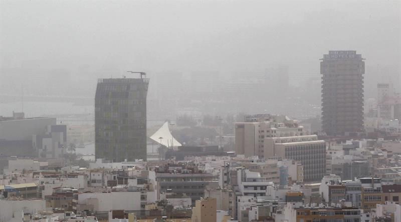 Calima en Las Palmas de Gran Canaria. FOTO: EFE/Elvira Urquijo