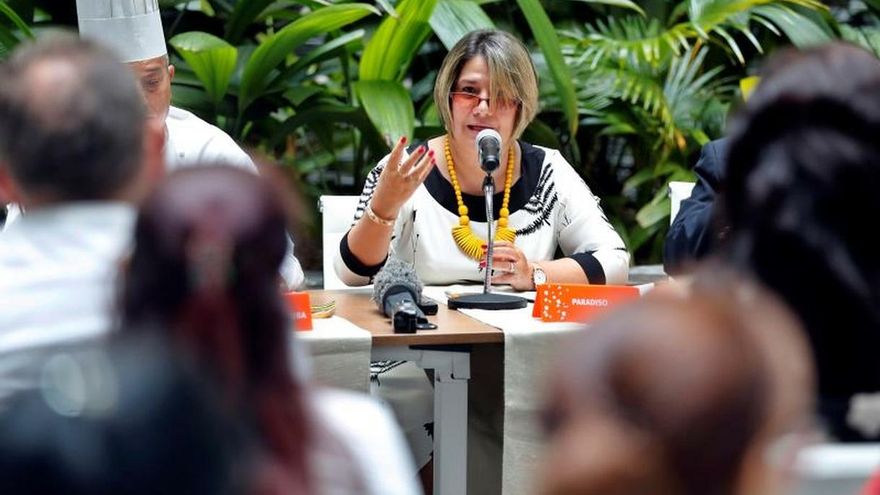 Lis Cuesta, esposa del presidente cubano, Miguel Díaz-Canel, habla en conferencia de prensa sobre el evento gastronómico "Cuba Sabe", este viernes, en La Habana (Cuba).