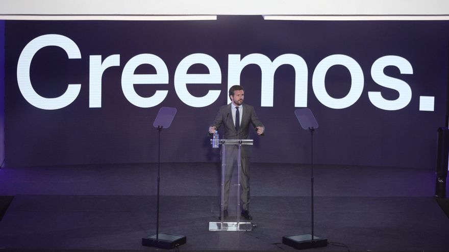 El líder del PP, Pablo Casado, interviene en una rueda de prensa para explicar los detalles de la próxima Convención Nacional de la formación, a 14 de junio de 2021, en el Palacio de Neptuno, Madrid, (España).
