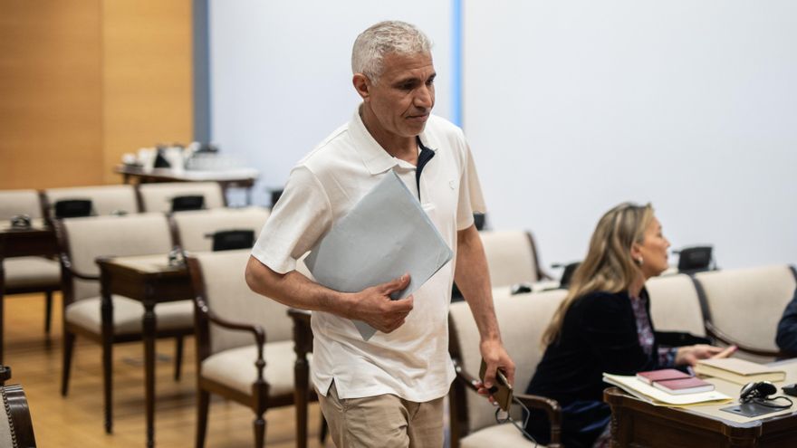 El portavoz de la Mezquita de Ripoll, Hamid Barbach Bettach, llega a la Comisión de Investigación del Congreso sobre el 17-A