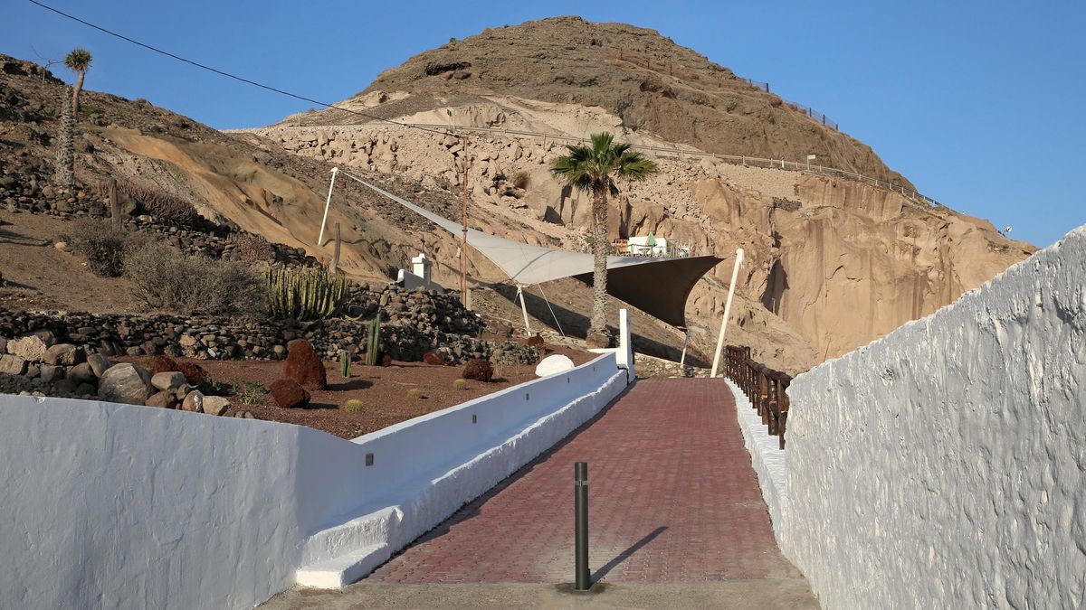 Acceso a la ermita de Santa Águeda tras su rehabilitación.
