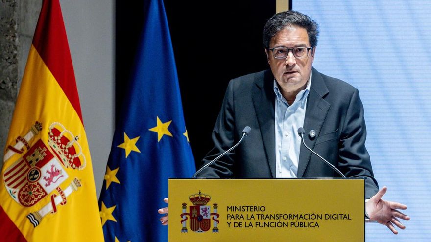 El ministro para la Transformación Digital y de la Función Pública, Óscar López, presenta un avance de las consultas que la ciudadanía ha realizado entre enero y junio de este año al servicio 017 ‘Tu ayuda en Ciberseguridad’, en el Ministerio para la Tran