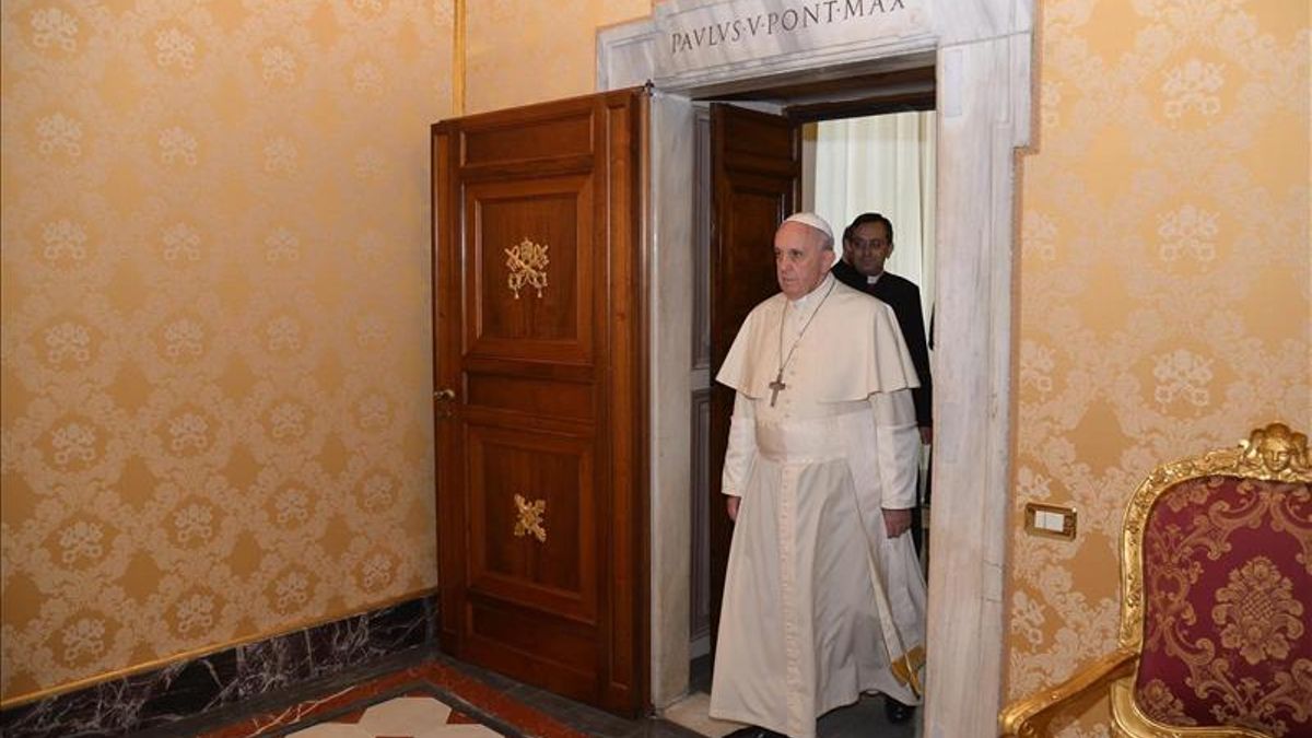 El papa llamó a la víctima para interesarse por su caso.